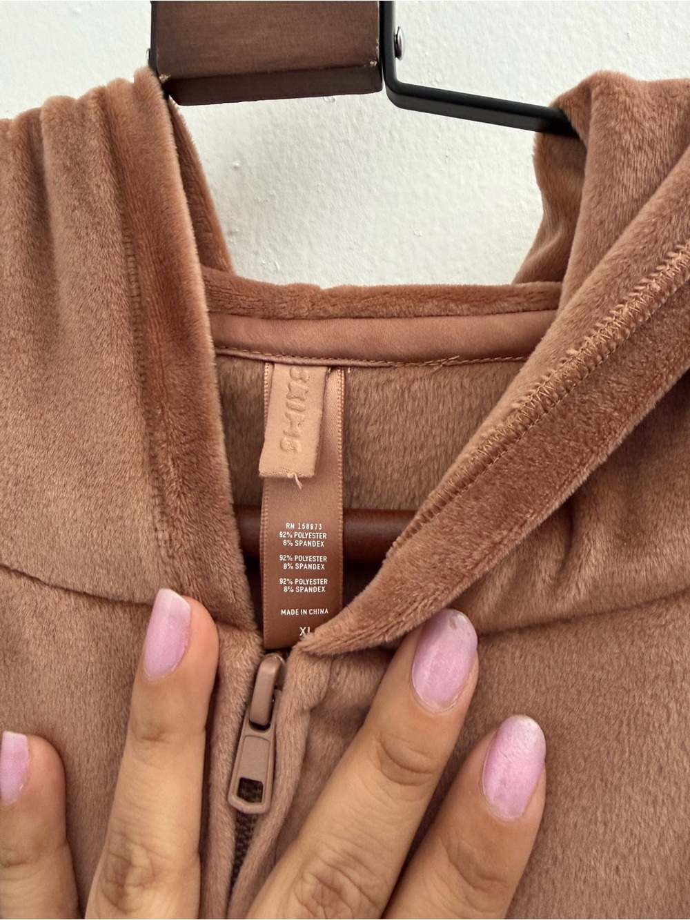 SKIMS • Cozy Women's Zip-Up Hooded Jacket in Dusty Rose - Picture 2 of 3